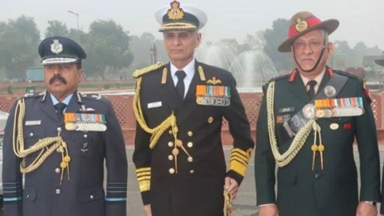 ആവശ്യപ്പെട്ടതിനേക്കാള് ഒരു ലക്ഷം കോടി കുറച്ച് സൈന്യത്തിന് നല്കി കേന്ദ്രസര്ക്കാര് ആവശ്യപ്പെട്ടതിനേക്കാള് ഒരു ലക്ഷം കോടി കുറച്ച് സൈന്യത്തിന് നല്കി കേന്ദ്രസര്ക്കാര്