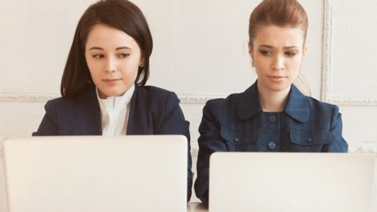 ഓഫീസുകളില് സ്ത്രീകളോട് മോശമായി പെരുമാറുന്നത് സ്ത്രീകള് തന്നെയോ? ഓഫീസുകളില് സ്ത്രീകളോട് മോശമായി പെരുമാറുന്നത് സ്ത്രീകള് തന്നെയോ?