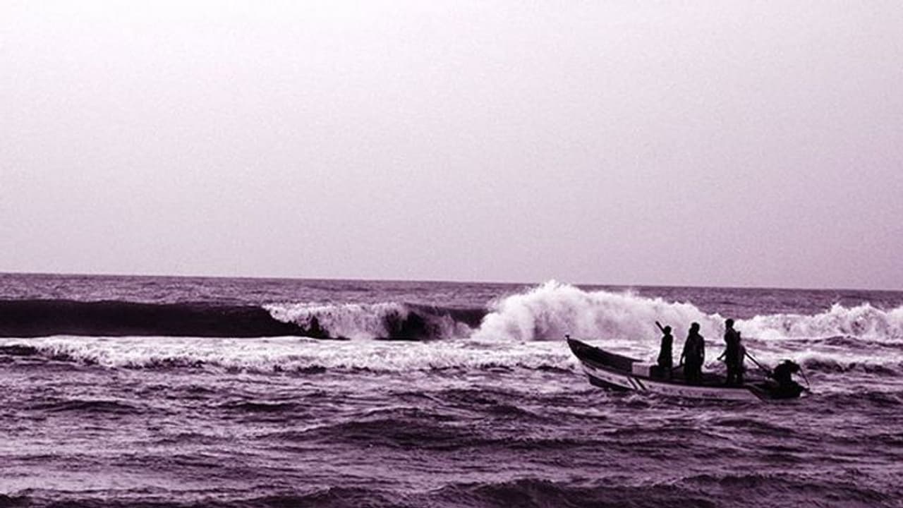 പൊന്നാനിയിൽ മൂന്ന് മത്സ്യത്തൊഴിലാളികളെ കടലില് കാണാതായി പൊന്നാനിയിൽ മൂന്ന് മത്സ്യത്തൊഴിലാളികളെ കടലില് കാണാതായി