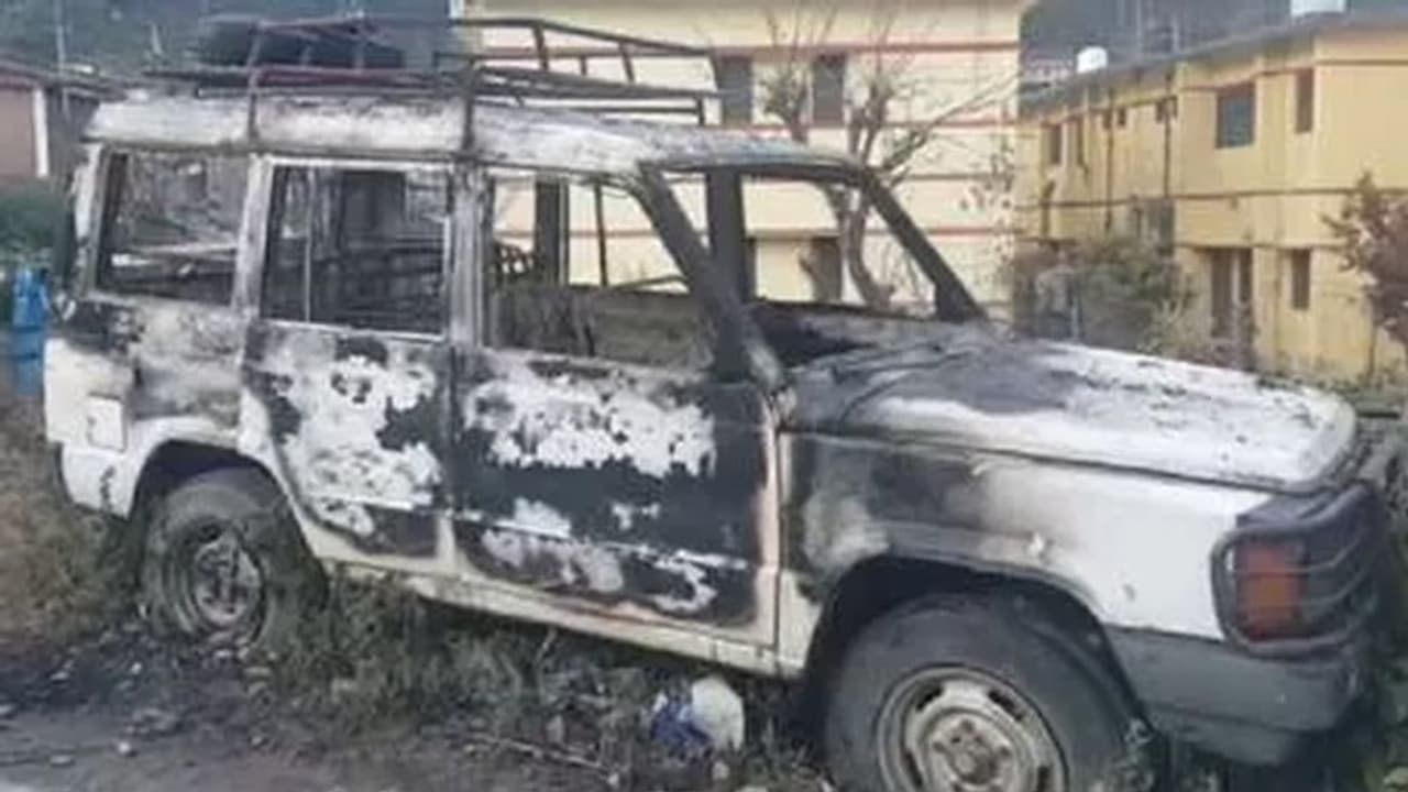 अलाप ताप रहे लड़कों ने मजाक करते हुए लड़की पर फेंक दी जलती तीली, वो भाग भी न सकी अलाप ताप रहे लड़कों ने मजाक करते हुए लड़की पर फेंक दी जलती तीली, वो भाग भी न सकी