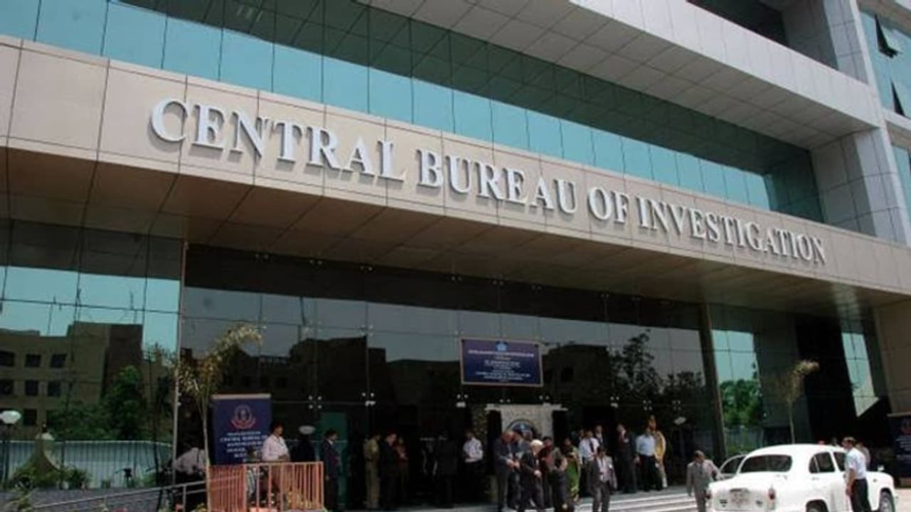 CBI ने शुरू की यमुना एक्सप्रेसवे घोटाले की जांच, पूर्व CEO 20 अन्य के खिलाफ मामला CBI ने शुरू की यमुना एक्सप्रेसवे घोटाले की जांच, पूर्व CEO 20 अन्य के खिलाफ मामला