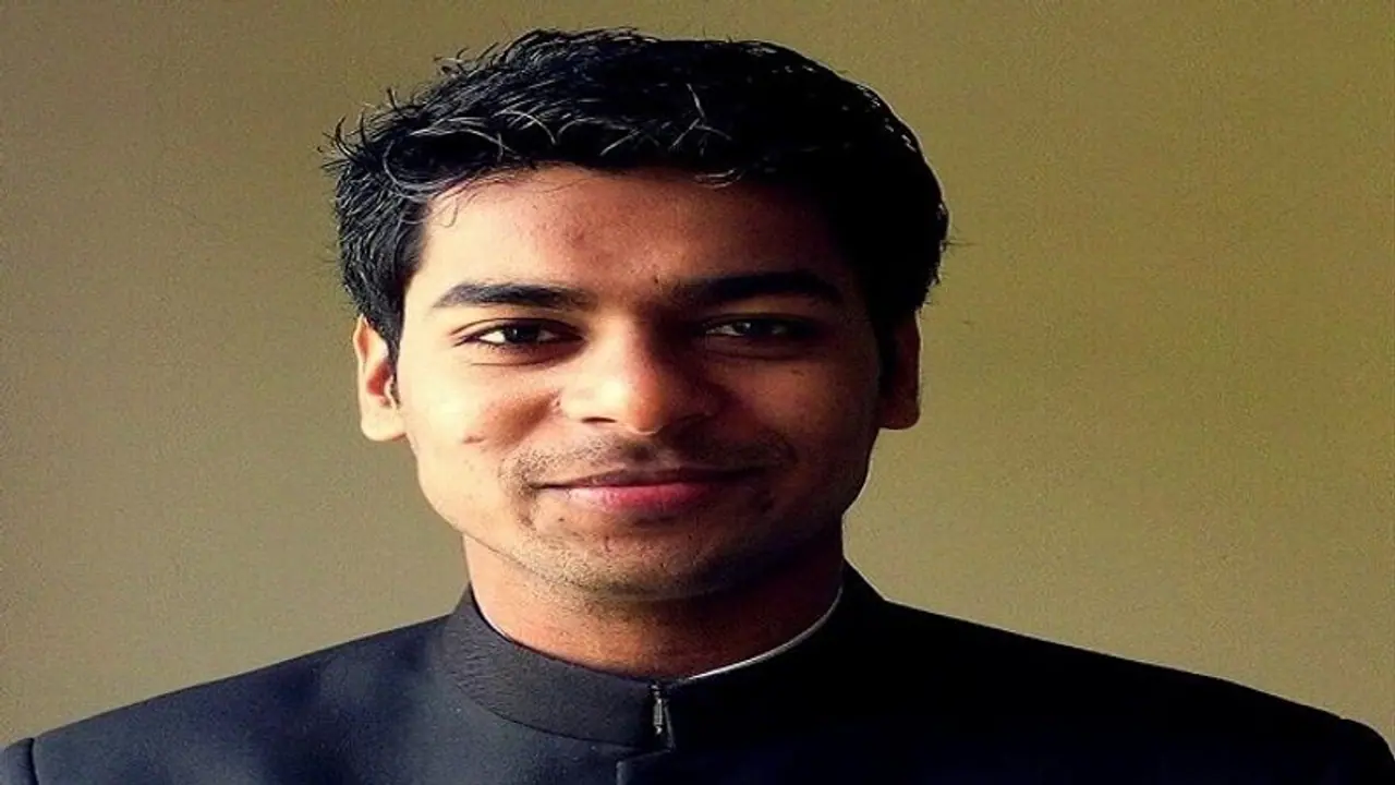 इंटरनेट से की थी पढ़ाई, बिना कोचिंग गए ये लड़का बना था IAS