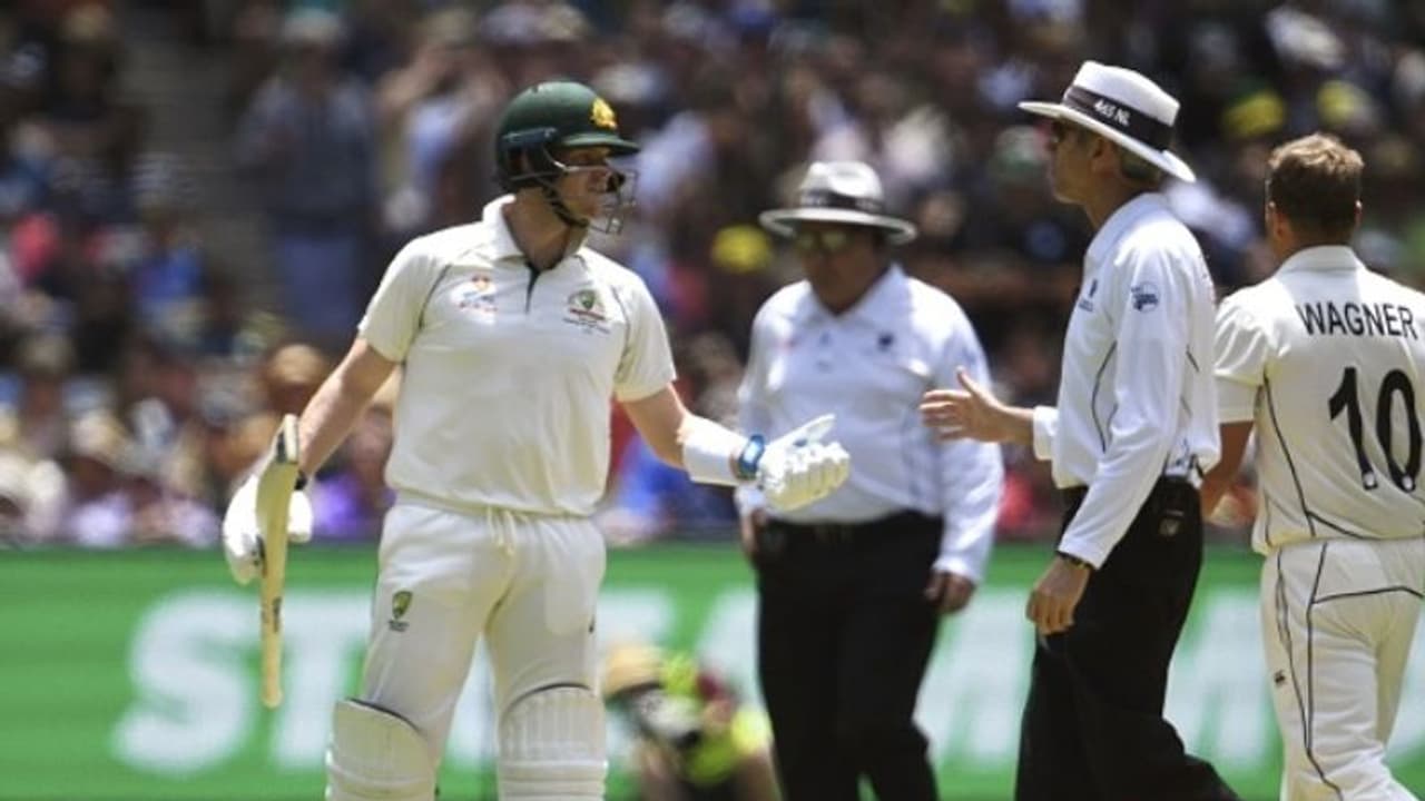 ബോക്സിംഗ് ഡേയില് ഏറ്റുമുട്ടി സ്റ്റീവ് സ്മിത്തും അംപയറും; വിവാദത്തില് പൊട്ടിത്തെറിച്ച് വോണ് ബോക്സിംഗ് ഡേയില് ഏറ്റുമുട്ടി സ്റ്റീവ് സ്മിത്തും അംപയറും; വിവാദത്തില് പൊട്ടിത്തെറിച്ച് വോണ്