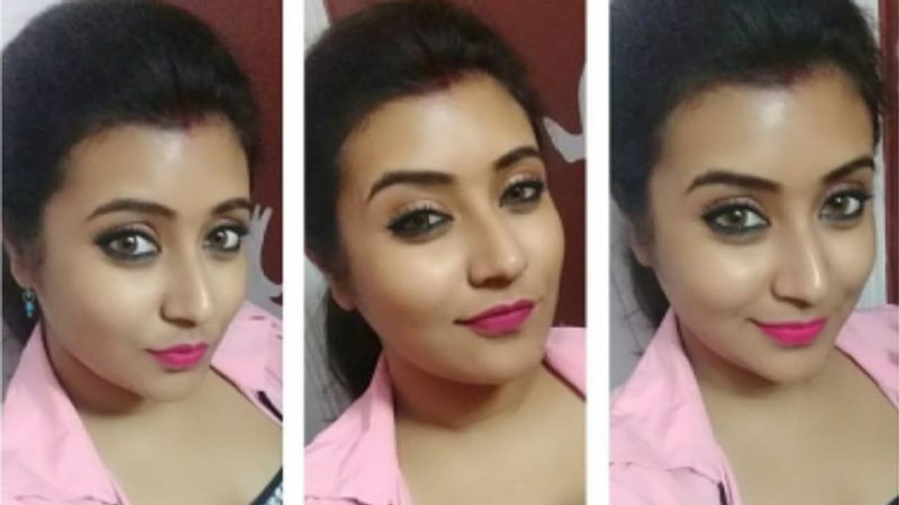 গাড়ির মধ্যে উদ্দাম নাচে মত্ত এই বঙ্গতনয়া, মুহূর্তে ভাইরাল ভিডিও গাড়ির মধ্যে উদ্দাম নাচে মত্ত এই বঙ্গতনয়া, মুহূর্তে ভাইরাল ভিডিও