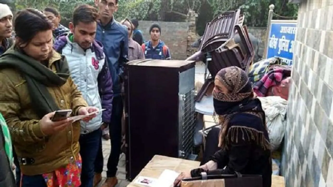 ट्रैफिक इंस्पेक्टर ने दिया तीन तलाक, पत्नी का ssp आवास पर धरना ट्रैफिक इंस्पेक्टर ने दिया तीन तलाक, पत्नी का ssp आवास पर धरना