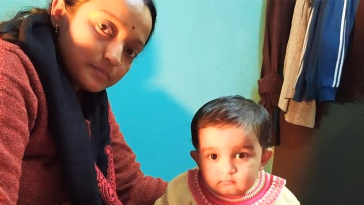 'അമ്മയെവിടെ?' വാരാണസിയിൽ പൗരത്വ നിയമ ഭേദഗതിക്കെതിരെ പ്രതിഷേധിച്ചതിന് അച്ഛനുമമ്മയും ജയിലിൽ അടയ്ക്കപ്പട്ട ഒന്നര വയസ്സുകാരി ചോദിക്കുന്നു