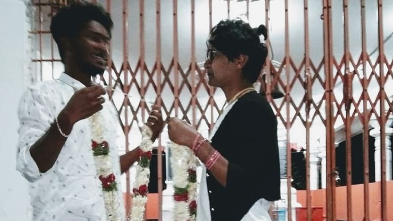 சக மாணவனை காதலித்து, அவனை பெண்ணாக மாற்றி உல்லாசம் அனுபவித்த கல்லூரி மாணவன்...!! ஏமாற்றி நடுத்தெருவில் நிறுத்திய கொடூரம்..!! சக மாணவனை காதலித்து, அவனை பெண்ணாக மாற்றி உல்லாசம் அனுபவித்த கல்லூரி மாணவன்...!! ஏமாற்றி நடுத்தெருவில் நிறுத்திய கொடூரம்..!!