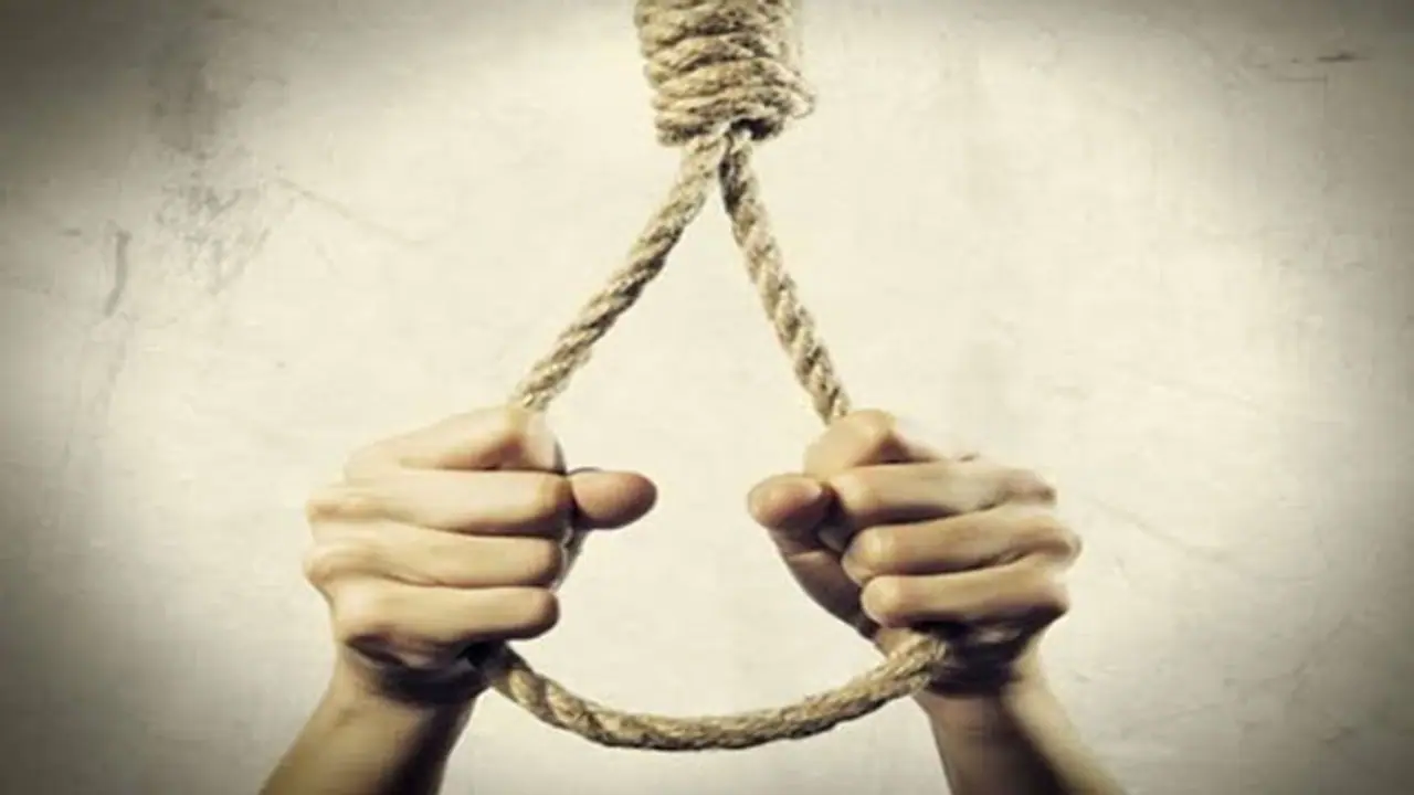 कॉलेज में दोस्त के भाई से पिटने से दुखी थी 17 साल की लड़की, उठा लिया खौफनाक कदम कॉलेज में दोस्त के भाई से पिटने से दुखी थी 17 साल की लड़की, उठा लिया खौफनाक कदम