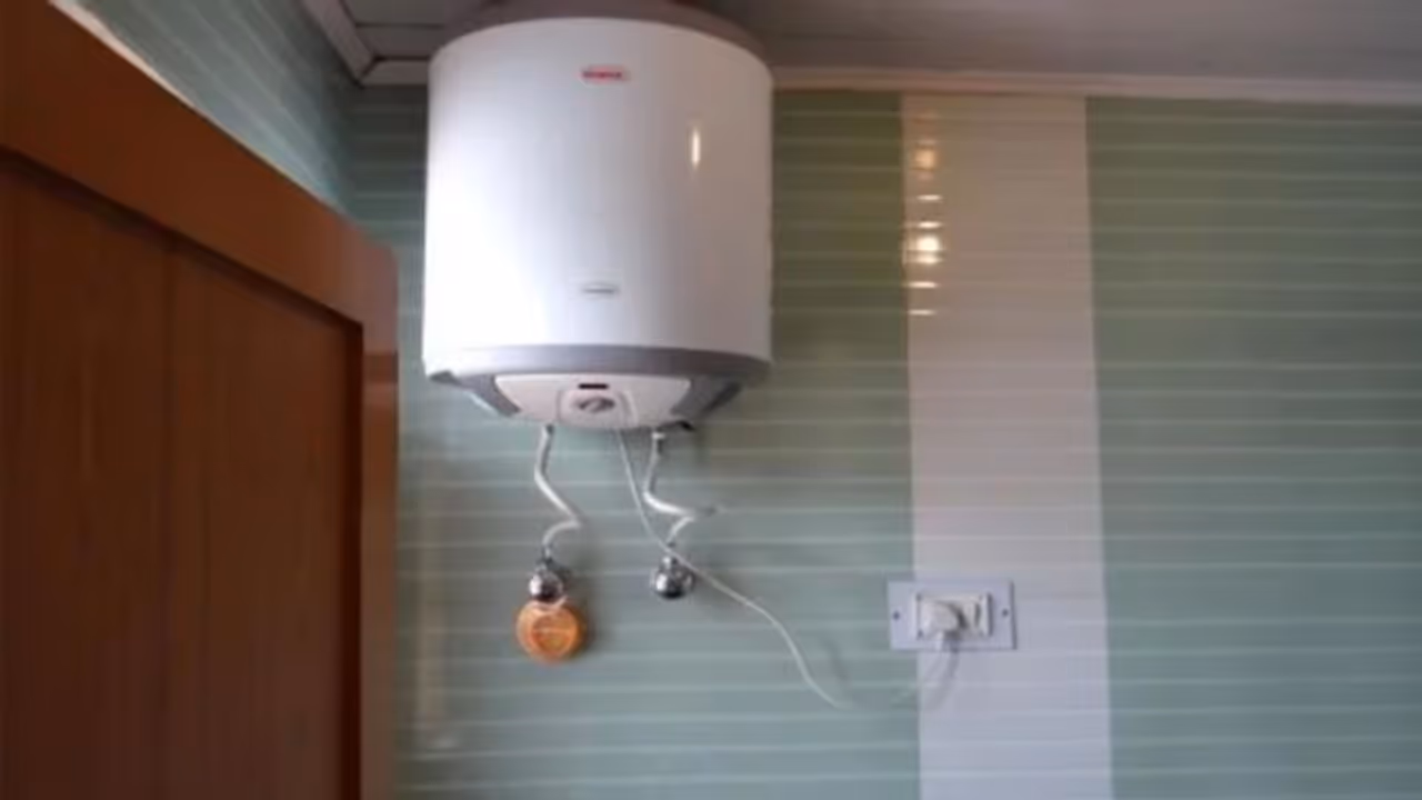 ತವರಿಗೆ ಬಂದವಳನ್ನು ಸ್ನಾನದ ಮನೆಯಲ್ಲಿ ಪ್ರಾಣವನ್ನೇ ತೆಗೆದ ಗೀಸರ್ ತವರಿಗೆ ಬಂದವಳನ್ನು ಸ್ನಾನದ ಮನೆಯಲ್ಲಿ ಪ್ರಾಣವನ್ನೇ ತೆಗೆದ ಗೀಸರ್