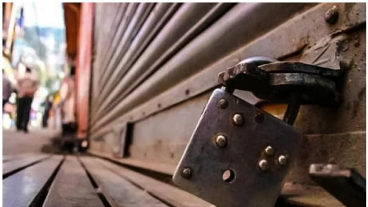 മലപ്പുറം ജില്ലയിൽ സിആർപിസി 144 പ്രഖ്യാപിച്ചു; മാർച്ച് 31 അർധരാത്രി വരെ പ്രാബല്യം മലപ്പുറം ജില്ലയിൽ സിആർപിസി 144 പ്രഖ്യാപിച്ചു; മാർച്ച് 31 അർധരാത്രി വരെ പ്രാബല്യം