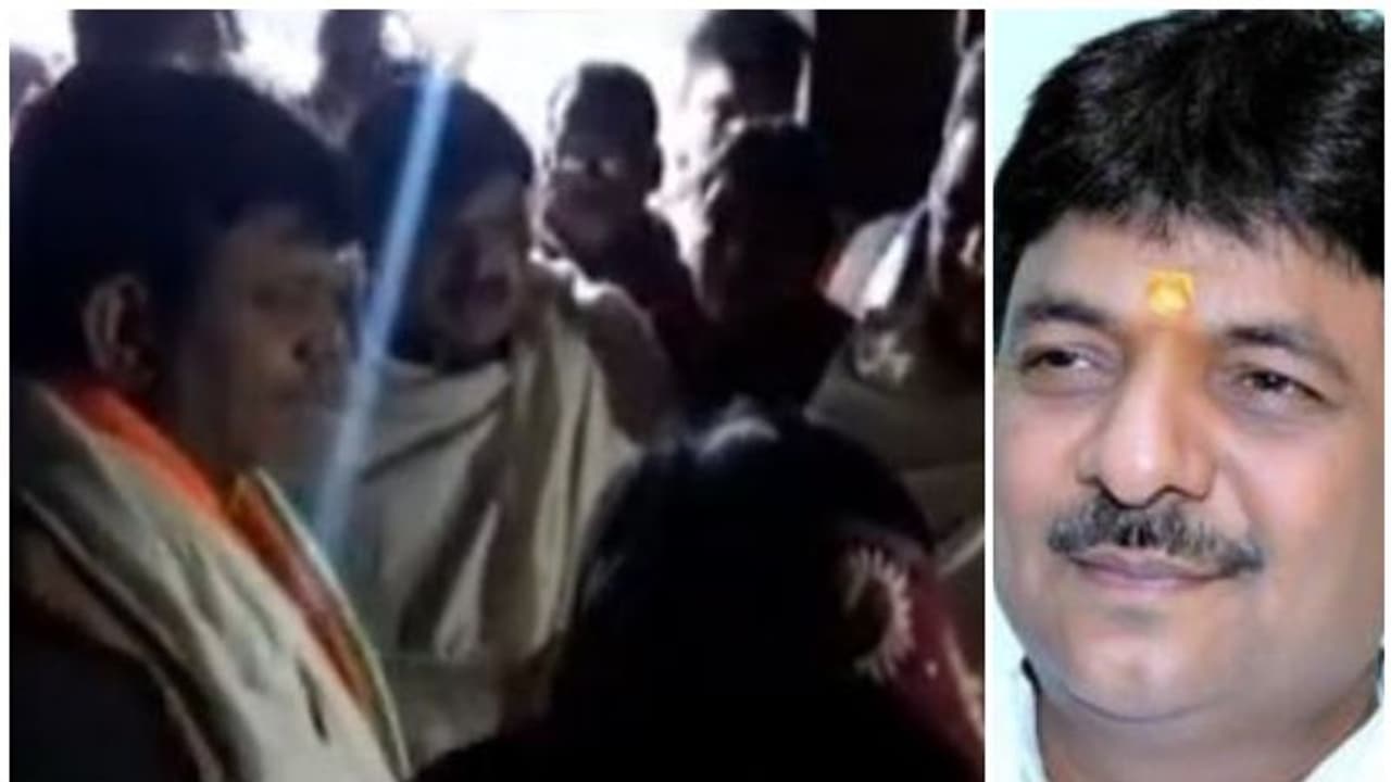 കൊല്ലപ്പെട്ട മുസ്ലിം യുവാക്കളുടെ വീട് ഒഴിവാക്കി യുപി മന്ത്രിയുടെ സന്ദര്ശനം; വിവാദം കൊല്ലപ്പെട്ട മുസ്ലിം യുവാക്കളുടെ വീട് ഒഴിവാക്കി യുപി മന്ത്രിയുടെ സന്ദര്ശനം; വിവാദം