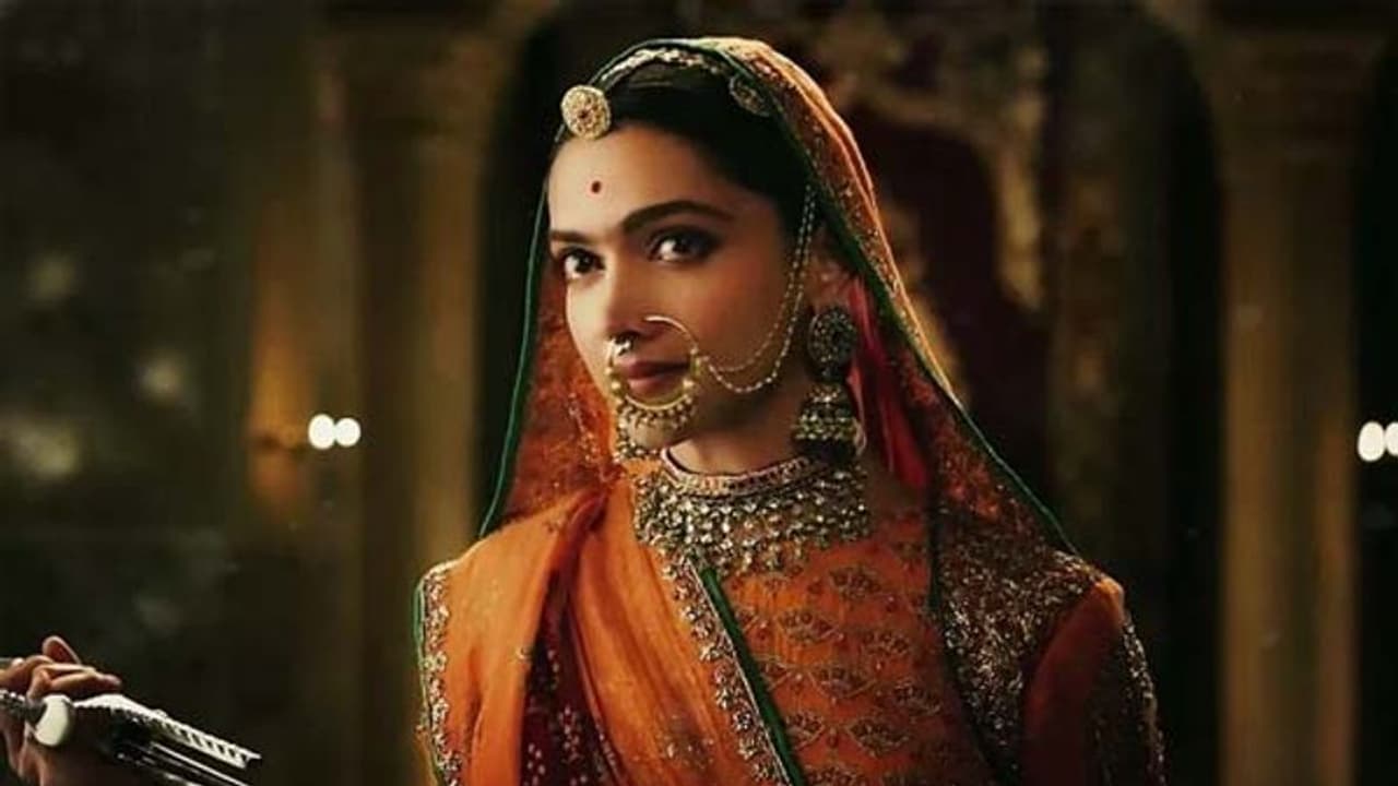 தீபிகா படுகோனின் மானம் காக்க உள்ள ஹிருத்திக் ரோஷன்... "மகாபாரதம்" படம் குறித்து வெளியான மாஸ் அப்டேட்...! தீபிகா படுகோனின் மானம் காக்க உள்ள ஹிருத்திக் ரோஷன்... "மகாபாரதம்" படம் குறித்து வெளியான மாஸ் அப்டேட்...!