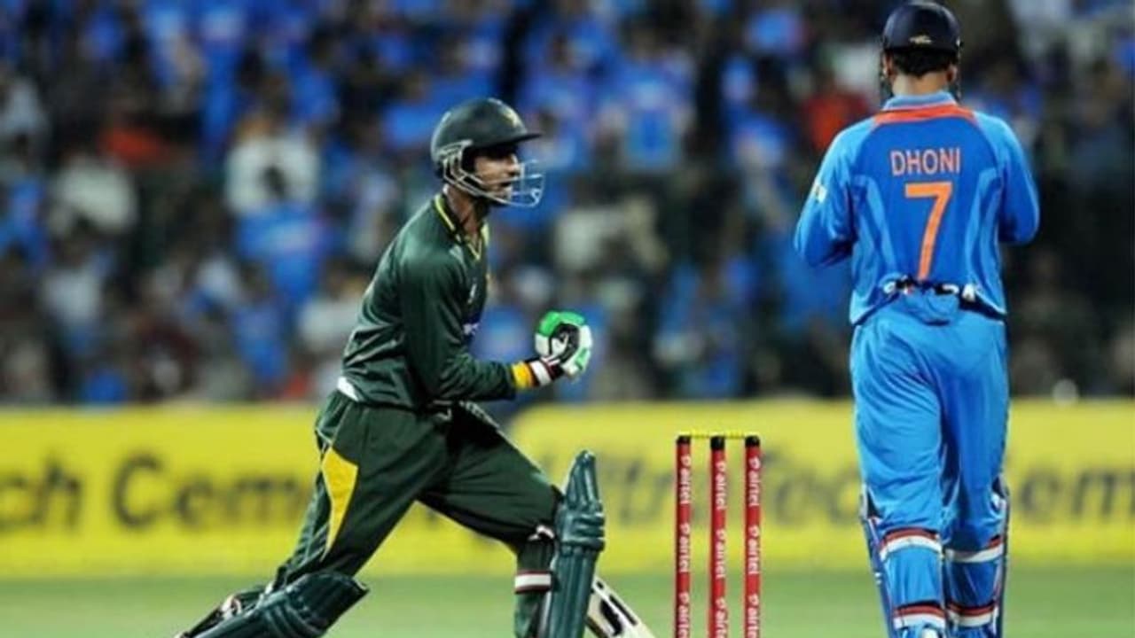 ഇന്ത്യയെ ട്രോളി ഷൊയൈബ് മാലിക്കിന്റെ ക്രിസ്മസ് ആശംസ; മറുപടിയുമായി ഇന്ത്യന് ആരാധകര് ഇന്ത്യയെ ട്രോളി ഷൊയൈബ് മാലിക്കിന്റെ ക്രിസ്മസ് ആശംസ; മറുപടിയുമായി ഇന്ത്യന് ആരാധകര്