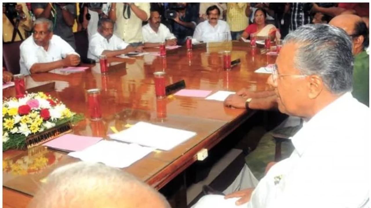 കൊവിഡ് ജാഗ്രതയിൽ കേരളം: പ്രത്യേക മന്ത്രിസഭ യോഗം ചേരും; ഡിഎംഒമാരുമായി മുഖ്യമന്ത്രി വീഡിയോ കോൺഫറൻസിംഗ് നടത്തും കൊവിഡ് ജാഗ്രതയിൽ കേരളം: പ്രത്യേക മന്ത്രിസഭ യോഗം ചേരും; ഡിഎംഒമാരുമായി മുഖ്യമന്ത്രി വീഡിയോ കോൺഫറൻസിംഗ് നടത്തും