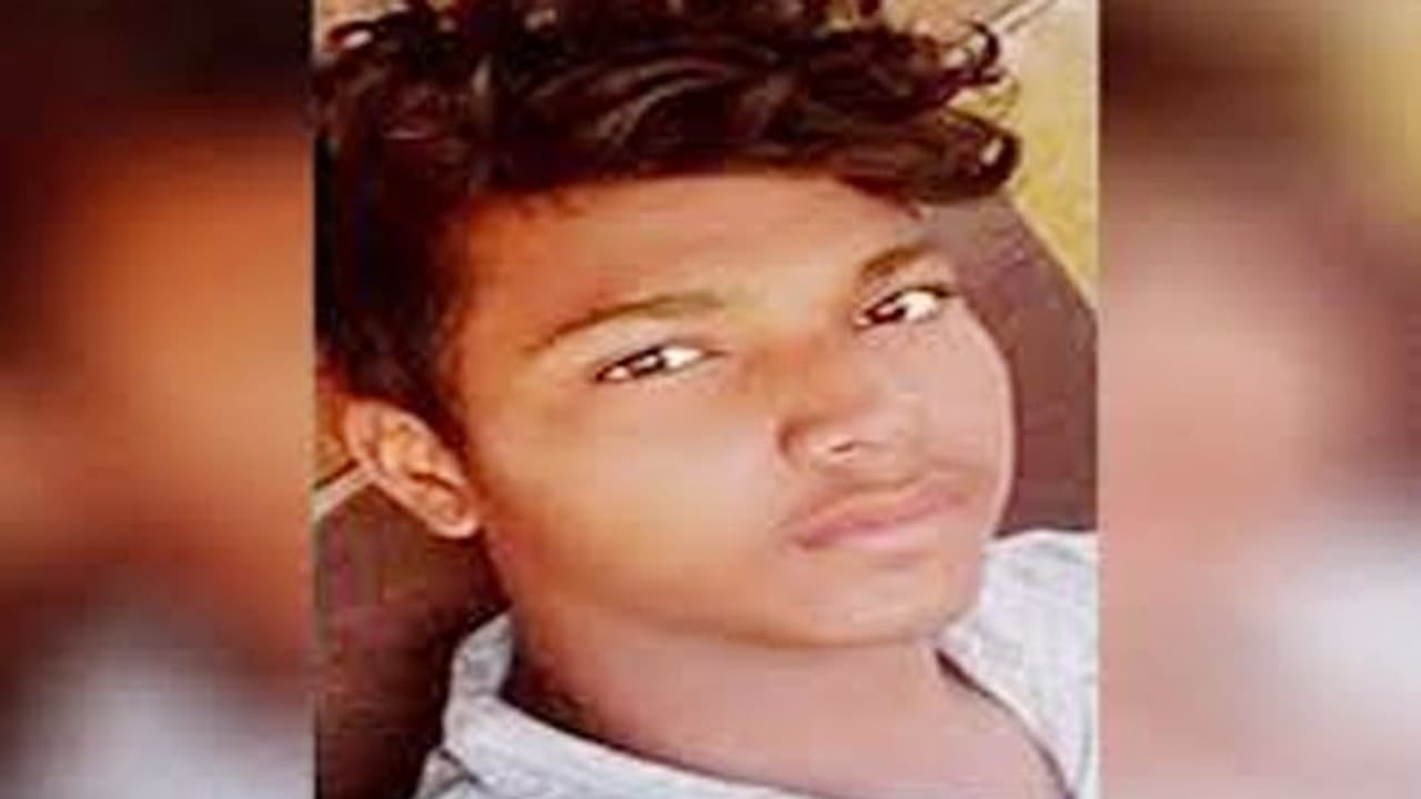 రోడ్డు ప్రమాదం: దిశ నిందితుడు చెన్నకేశవులు తండ్రికి గాయాలు, పరిస్ధితి విషమం రోడ్డు ప్రమాదం: దిశ నిందితుడు చెన్నకేశవులు తండ్రికి గాయాలు, పరిస్ధితి విషమం