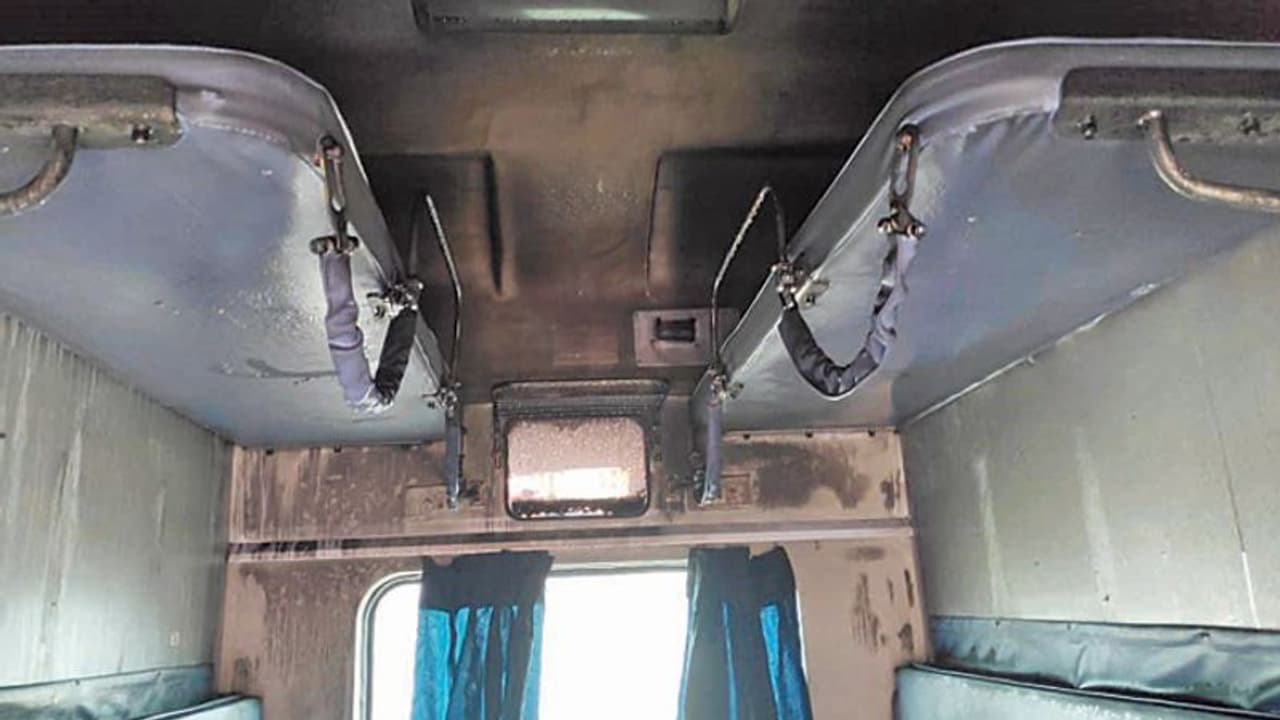 ಒಂದೇ ದಿನ ತಪ್ಪಿತು 2 ರೈಲು ಅವಘಡ! ಪ್ರಯಾಣಿಕರು ಬಚಾವ್‌