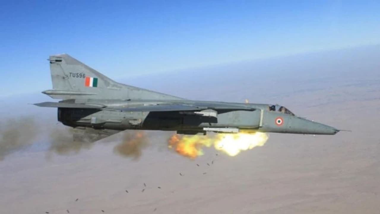 ഇന്ത്യയുടെ കാർഗിൽ ഹീറോ മിഗ് 27 പോർവിമാനങ്ങൾക്ക് ഇന്ന് അവസാനത്തെ ടേക്ക് ഓഫ് ഇന്ത്യയുടെ കാർഗിൽ ഹീറോ മിഗ് 27 പോർവിമാനങ്ങൾക്ക് ഇന്ന് അവസാനത്തെ ടേക്ക് ഓഫ്