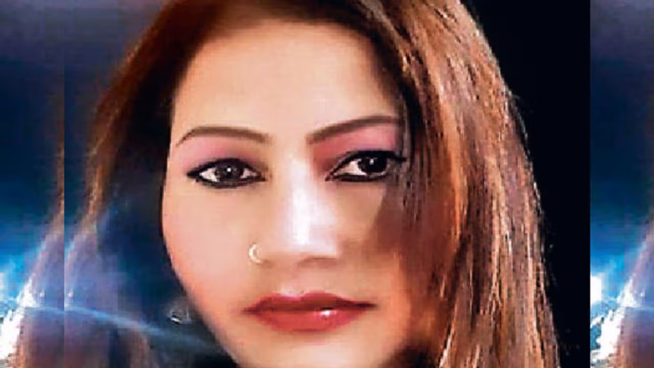 WhatsApp पर वायरल हुई इस महिला की अधजली तस्वीर देखकर लोगों को याद आ गया 'हैदराबाद कांड' WhatsApp पर वायरल हुई इस महिला की अधजली तस्वीर देखकर लोगों को याद आ गया 'हैदराबाद कांड'