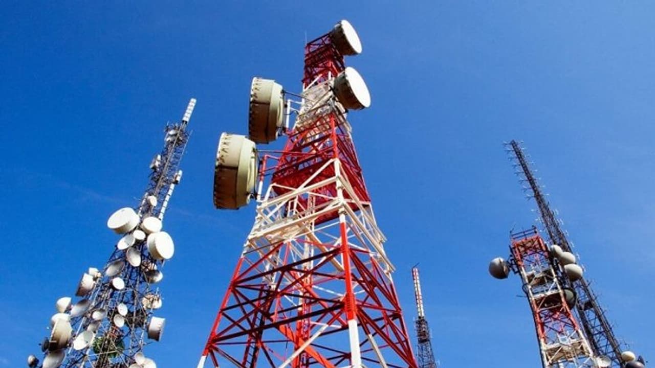 2020 చివరికల్లా 5జీ స్పెక్ట్రం.. వేలం... 2020 చివరికల్లా 5జీ స్పెక్ట్రం.. వేలం...