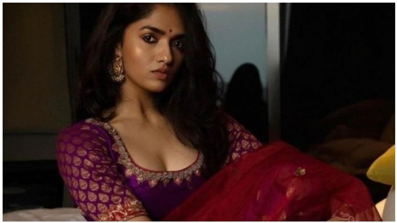 ரசிகர் கேட்ட நச்சு கேள்வி? உண்மையை போட்டுடைத்த நடிகை சுனைனா! ரசிகர் கேட்ட நச்சு கேள்வி? உண்மையை போட்டுடைத்த நடிகை சுனைனா!