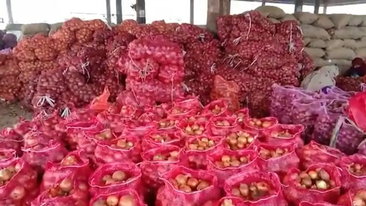 ಕೊರೋನಾ ಕಾಟ: ಈರುಳ್ಳಿ ಬೆಲೆಯಲ್ಲಿ ಭಾರೀ ಕುಸಿತ..!