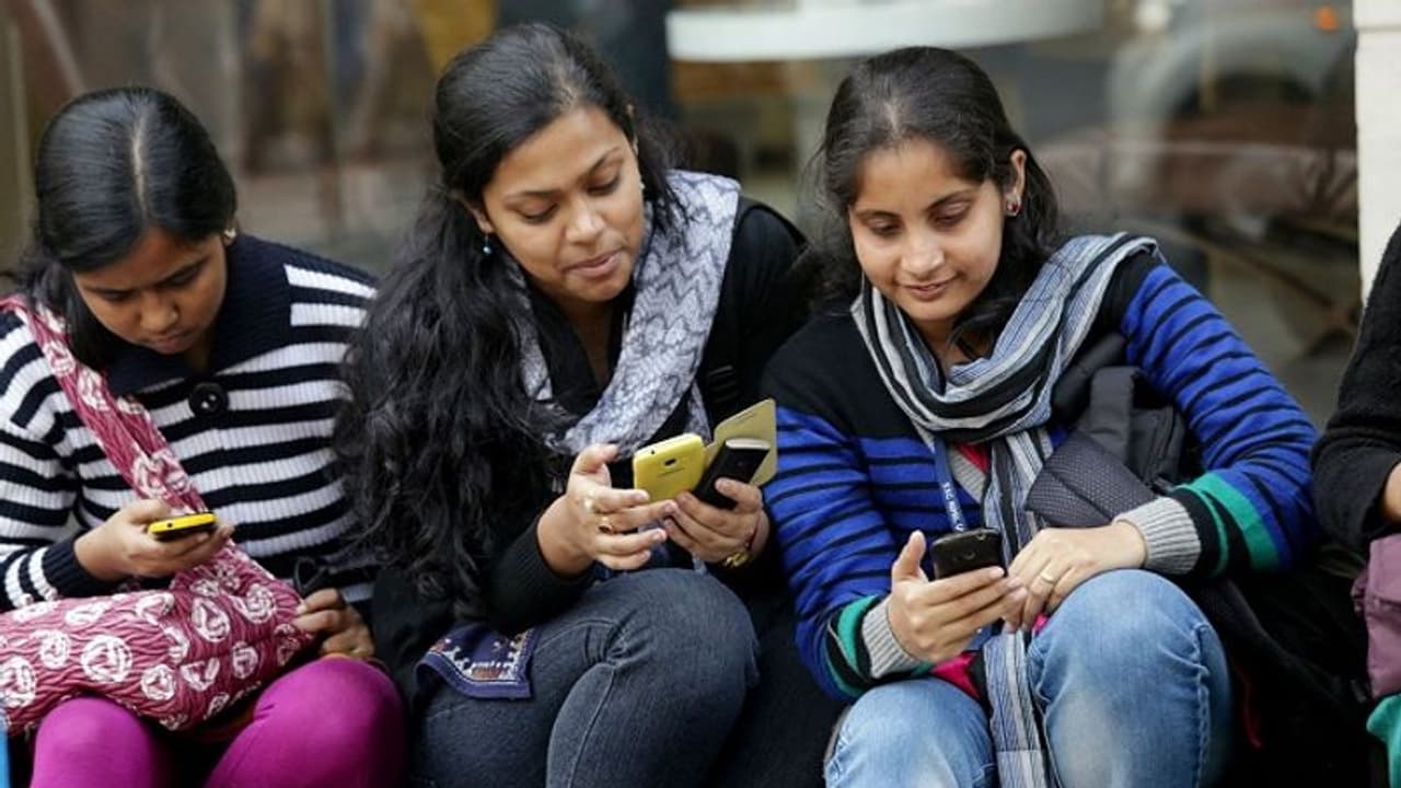 ఇండియాలో ఎంతమంది ఇంటర్నెట్ వాడుతున్నారో తెలుసా....?