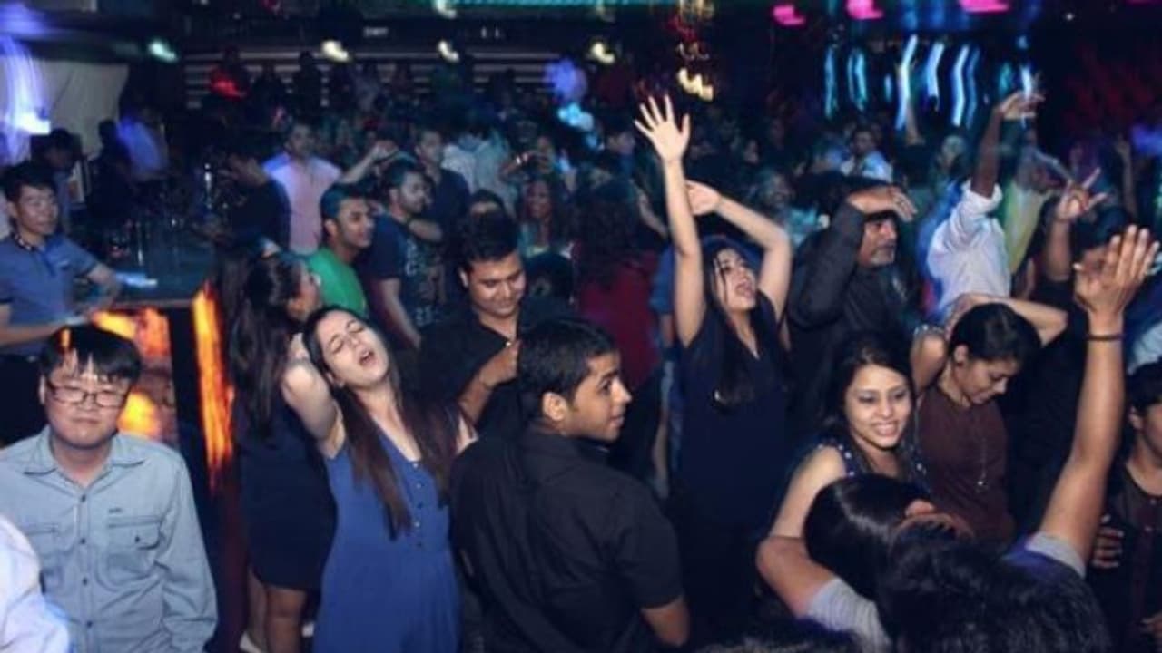 പുതുവത്സരാഘോഷത്തിനെതിരെ ഹിന്ദു സംഘടന; ബെംഗളുരു നഗരത്തില് വിലക്കേര്പ്പെടുത്തണമെന്ന് ആവശ്യം പുതുവത്സരാഘോഷത്തിനെതിരെ ഹിന്ദു സംഘടന; ബെംഗളുരു നഗരത്തില് വിലക്കേര്പ്പെടുത്തണമെന്ന് ആവശ്യം