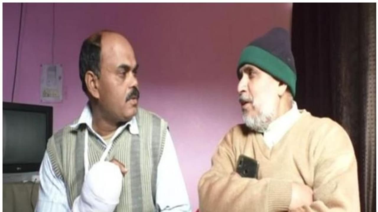 'അയാൾ വന്നില്ലെങ്കിൽ അവരെന്നെ അടിച്ചു കൊന്നേനെ'; ഹാജി ഖാദിർ, പ്രതിഷേധക്കാരിൽ നിന്ന് രക്ഷിച്ച മാലാഖ 'അയാൾ വന്നില്ലെങ്കിൽ അവരെന്നെ അടിച്ചു കൊന്നേനെ'; ഹാജി ഖാദിർ, പ്രതിഷേധക്കാരിൽ നിന്ന് രക്ഷിച്ച മാലാഖ