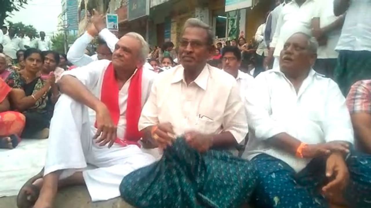 పెళ్లాం ఓ చోట, మొగుడు మరో చోట...జగన్ నిర్ణయంపై నారాయణ సెటైర్లు