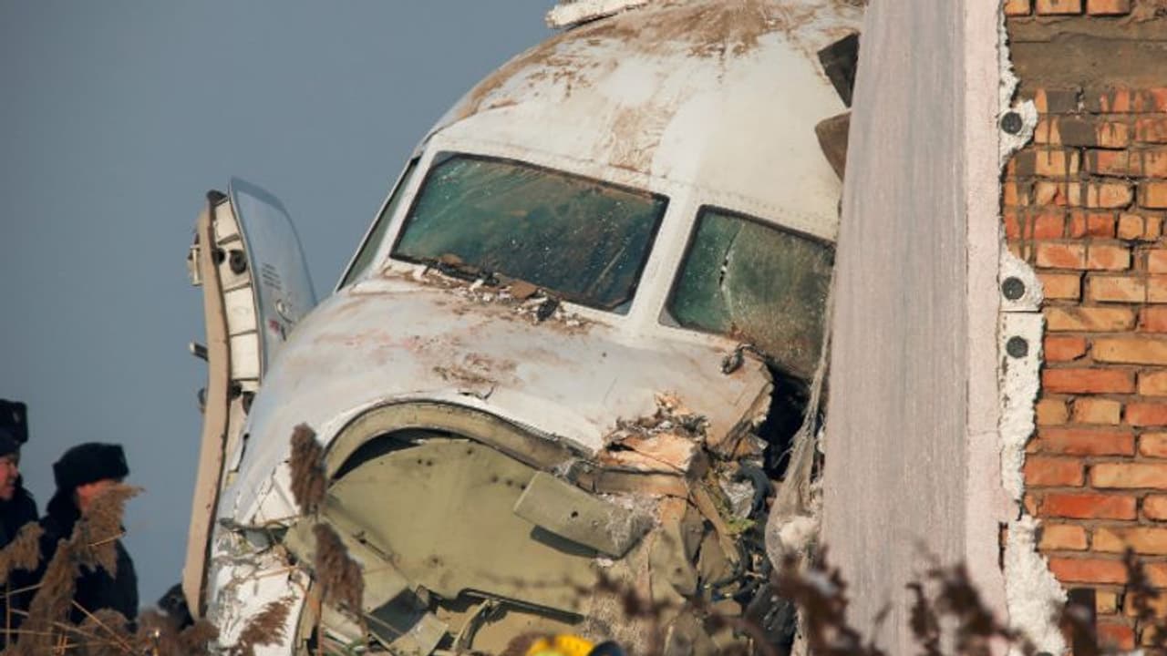 টেকঅফের সময়ই ভেঙে পড়ল বিমান, বর্ষশেষে মর্মান্তিক পরিণতি ৬ শিশুসহ ১৫ যাত্রীর