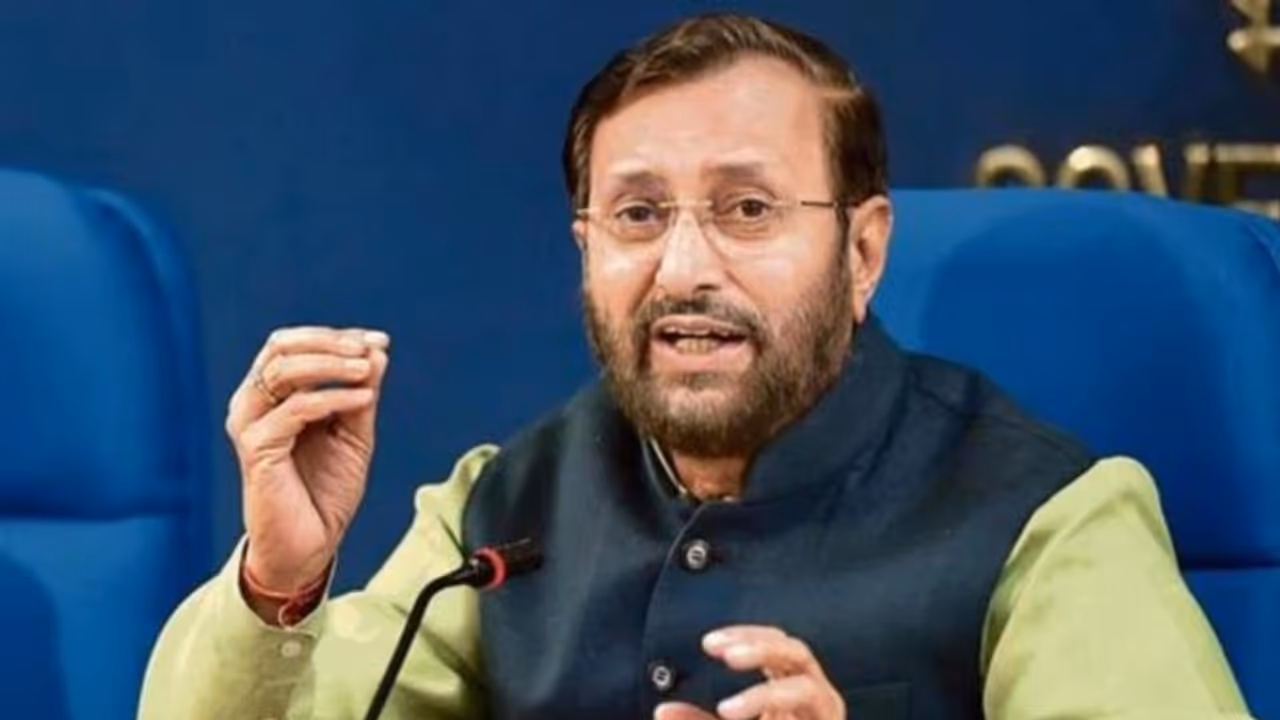 ப.சிதம்பரத்திடமிருந்து ராகுல் டியூஷன் கற்க வேண்டும்... பங்கம் செய்த பிரகாஷ் ஜவடேகர்..! ப.சிதம்பரத்திடமிருந்து ராகுல் டியூஷன் கற்க வேண்டும்... பங்கம் செய்த பிரகாஷ் ஜவடேகர்..!