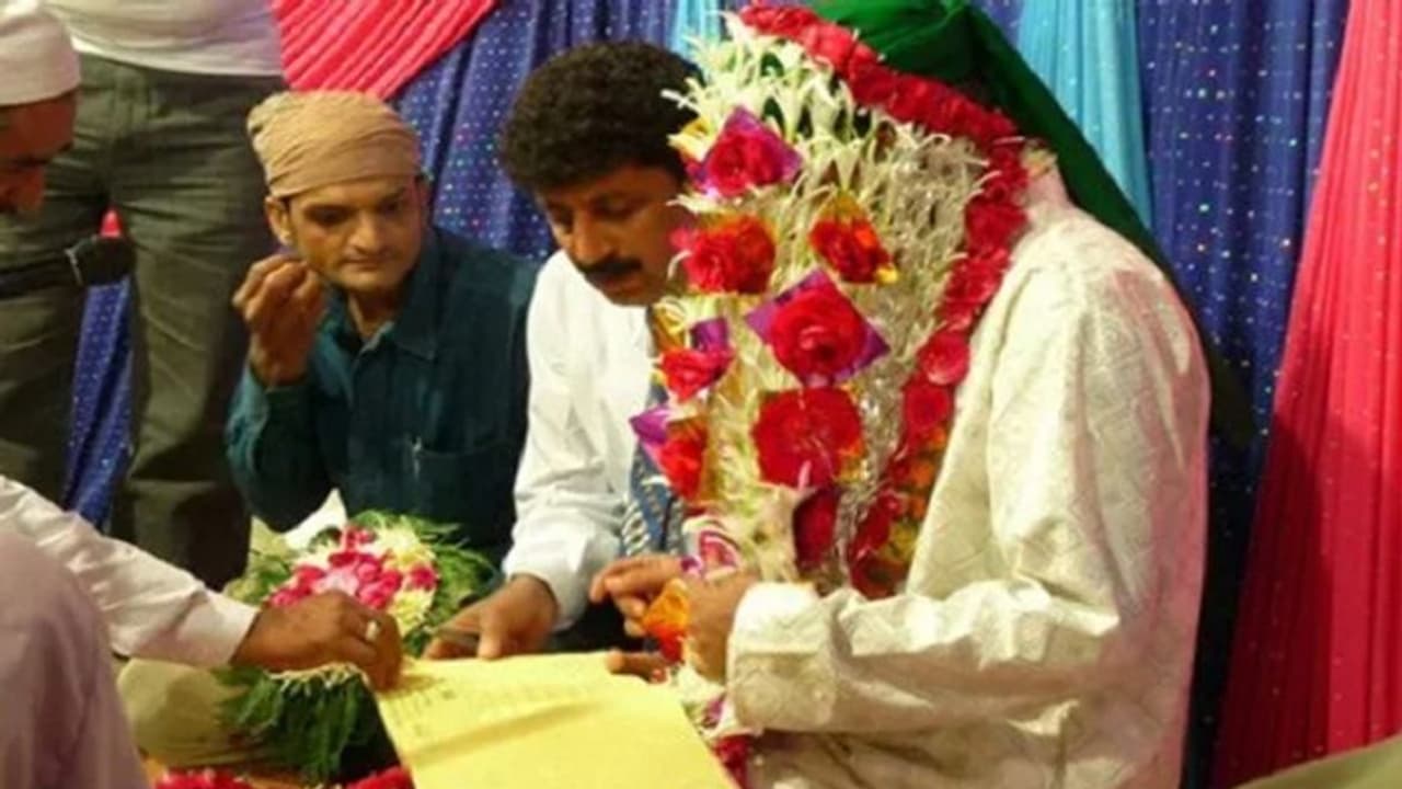 जब हिंसा के बीच रुक गई इस मुस्लिम लड़की की शादी, हिंदुओं ने निभाई बड़े भाई वाली जिम्मेदारी जब हिंसा के बीच रुक गई इस मुस्लिम लड़की की शादी, हिंदुओं ने निभाई बड़े भाई वाली जिम्मेदारी