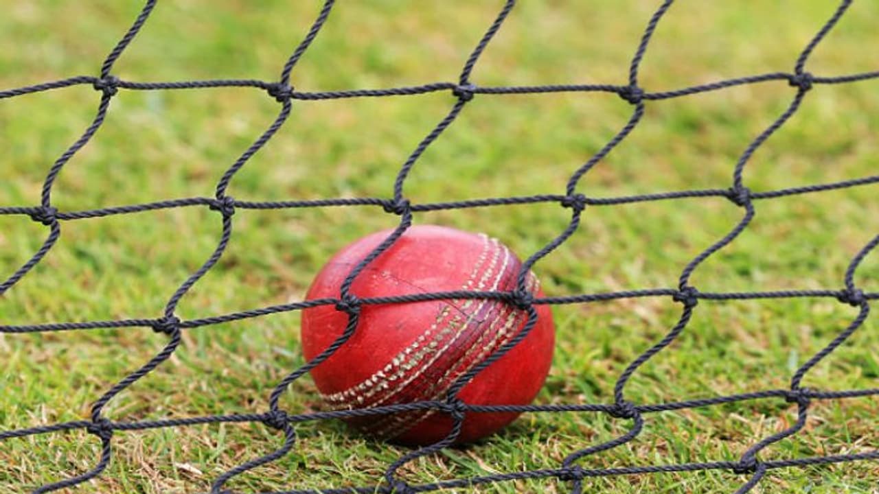 মহিলা হোটেল কর্মীর দরজায় ধাক্কা, কলকাতায় অশালীন আচরণ দুই দিল্লি ক্রিকেটারের মহিলা হোটেল কর্মীর দরজায় ধাক্কা, কলকাতায় অশালীন আচরণ দুই দিল্লি ক্রিকেটারের