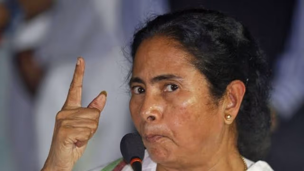 நான் உயிரோட இருக்கும் வரைக்கும் குடியுரிமை திருத்தச் சட்டத்தை செயல்படுத்த முடியாது !! மம்தா மீண்டும் உருக்கம் !! நான் உயிரோட இருக்கும் வரைக்கும் குடியுரிமை திருத்தச் சட்டத்தை செயல்படுத்த முடியாது !! மம்தா மீண்டும் உருக்கம் !!