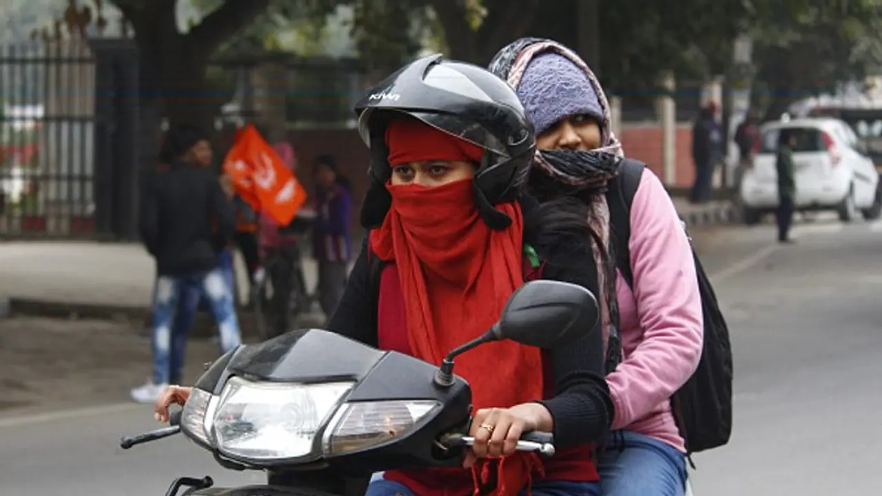Weather Report: ঘন কুয়াশায় ঢাকল শহর, জাঁকিয়ে ঠান্ডা পড়ছে কবে, কী বলছে হাওয়া অফিস Weather Report: ঘন কুয়াশায় ঢাকল শহর, জাঁকিয়ে ঠান্ডা পড়ছে কবে, কী বলছে হাওয়া অফিস