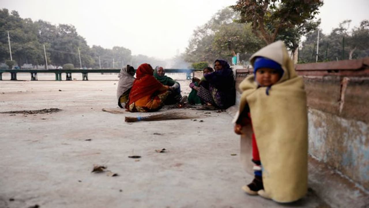 কনকনে ঠান্ডায় কাঁপছে রাজধানীও, ১৯০১ সালের পর শীতলতম ডিসেম্বর দিল্লিতে কনকনে ঠান্ডায় কাঁপছে রাজধানীও, ১৯০১ সালের পর শীতলতম ডিসেম্বর দিল্লিতে
