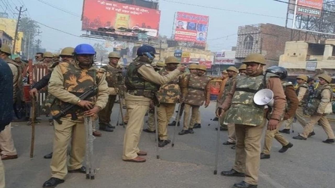 यूपी में पुलिसकर्मियों को जलाना चाहते थे उपद्रवी , ये था प्लान यूपी में पुलिसकर्मियों को जलाना चाहते थे उपद्रवी , ये था प्लान