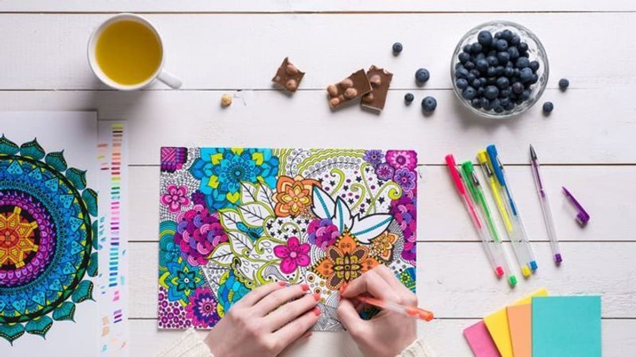 ಬಣ್ಣಗಳ ಚಿತ್ತಾರದಲ್ಲಿ ಅರಳುವ ಮನಸ್ಸು! ಬಣ್ಣಗಳ ಚಿತ್ತಾರದಲ್ಲಿ ಅರಳುವ ಮನಸ್ಸು!