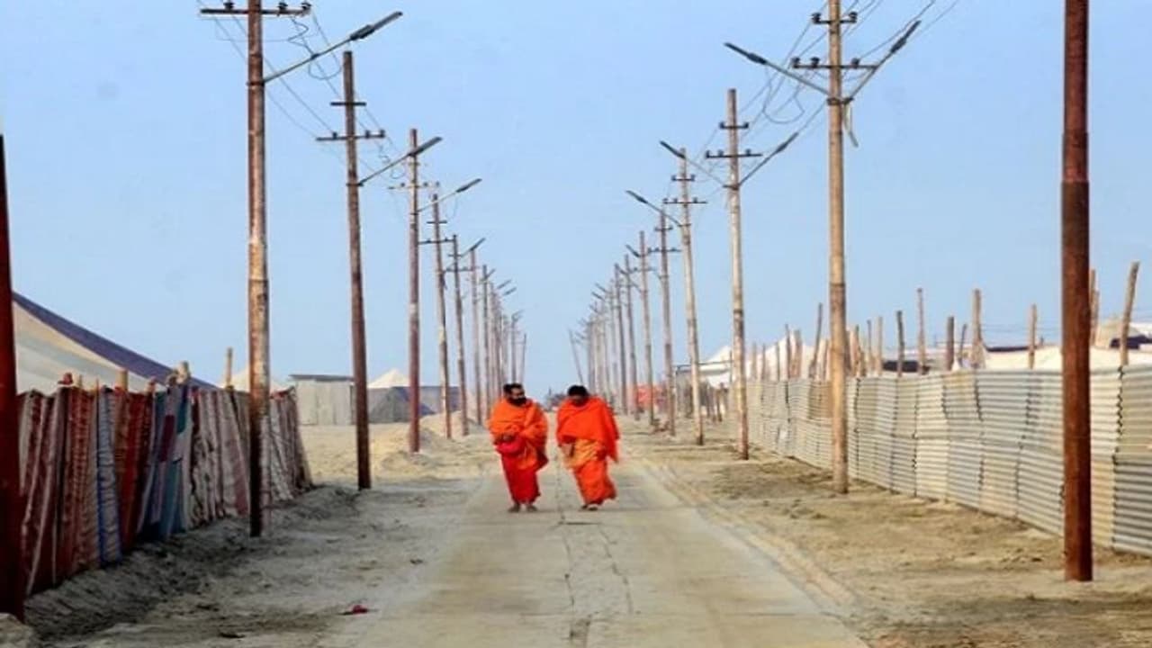 माघ मेला क्षेत्र में ही जान सकेंगे ट्रेनों की लोकेशन, सीएम ने दिलाया यह भरोसा