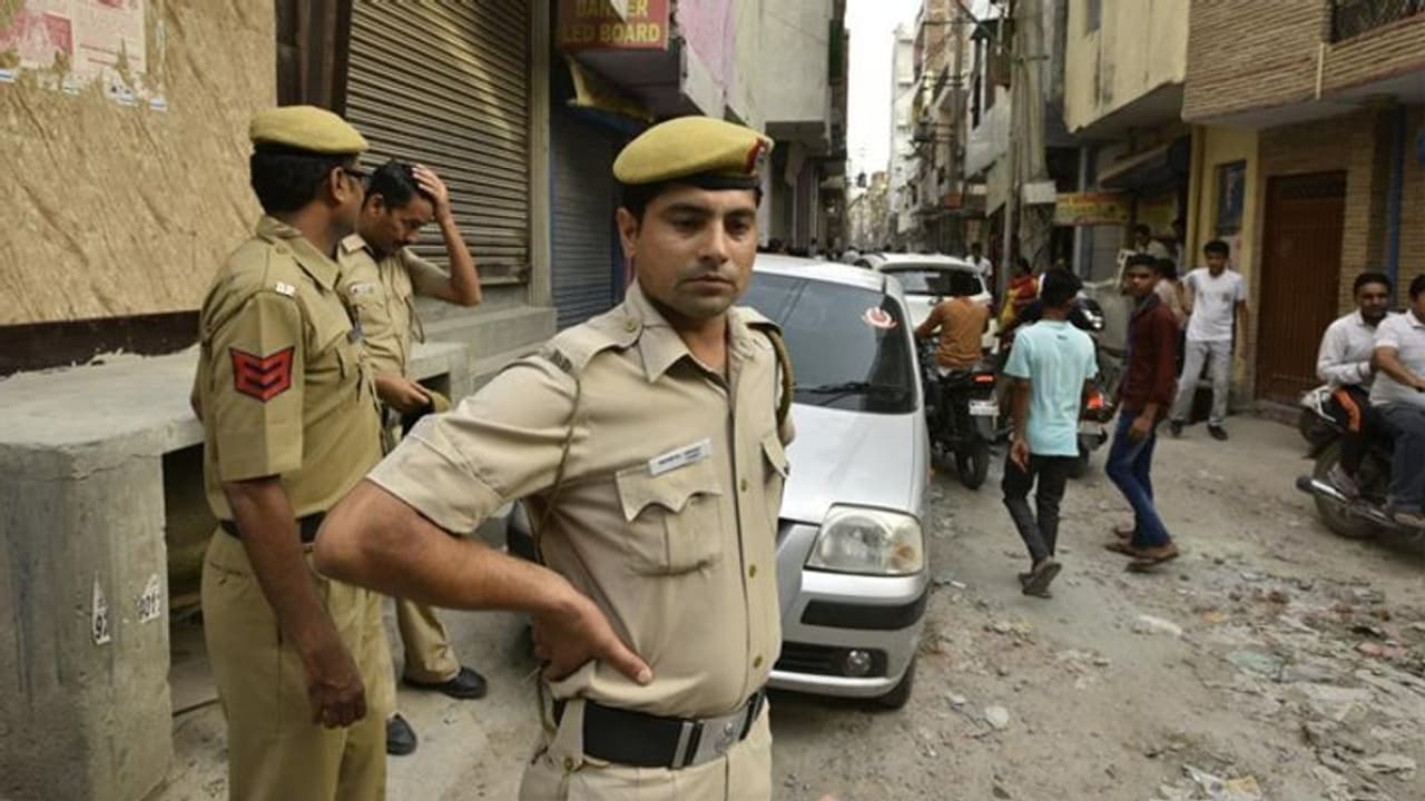 नहीं पूरी हुई यह मांग तो पति ने पत्नी को मारी गोली, फिर छत से फेंका नीचे, मां और भाभी ने भी दिया भरपूर साथ नहीं पूरी हुई यह मांग तो पति ने पत्नी को मारी गोली, फिर छत से फेंका नीचे, मां और भाभी ने भी दिया भरपूर साथ