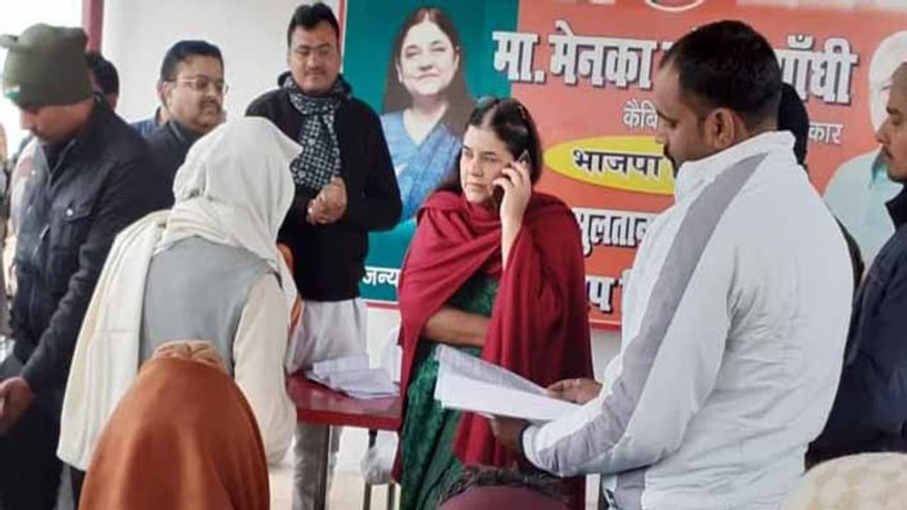शिक्षा अधिकारी पर बीजेपी सांसद मेनका गांधी नाराज, कहा कोई अधिकारी नहीं सुनता तो उसे समझाना पड़ता है