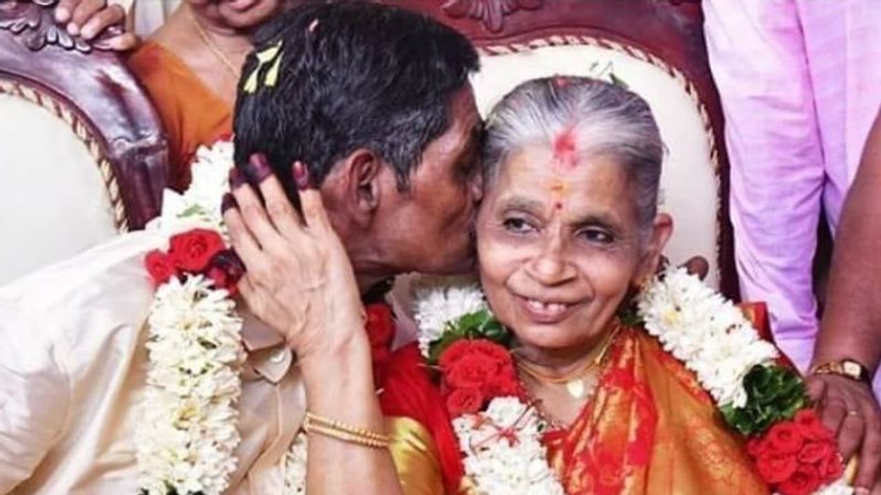 ആ സ്നേഹചുംബനവും ഞങ്ങളേറ്റെടുക്കുകയാണ്; ജീവിതത്തോടുള്ള പ്രതീക്ഷയായി... ആ സ്നേഹചുംബനവും ഞങ്ങളേറ്റെടുക്കുകയാണ്; ജീവിതത്തോടുള്ള പ്രതീക്ഷയായി...