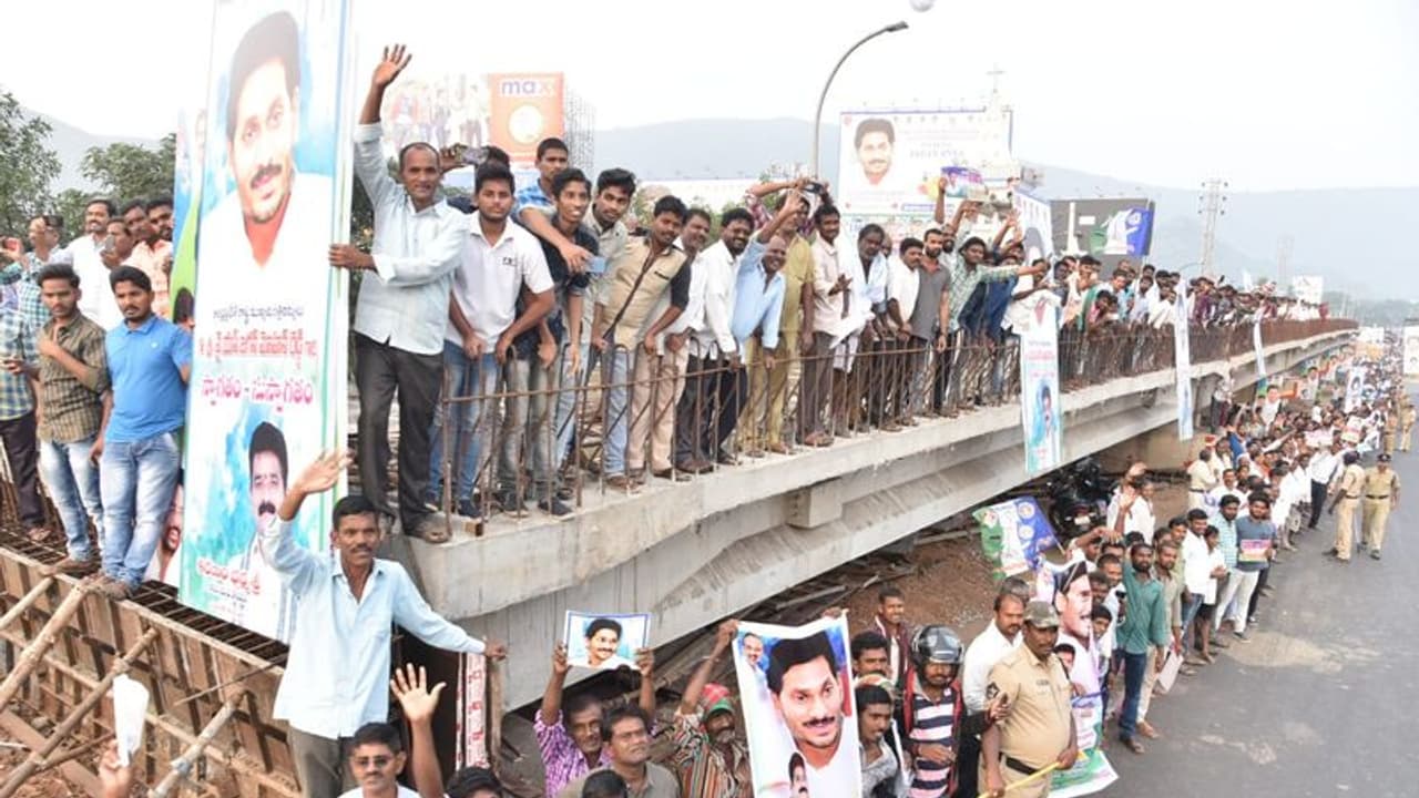 జగన్ విశాఖ పర్యటనలో పెయిడ్ ఆర్టిస్టులు...: నాదెండ్ల జగన్ విశాఖ పర్యటనలో పెయిడ్ ఆర్టిస్టులు...: నాదెండ్ల