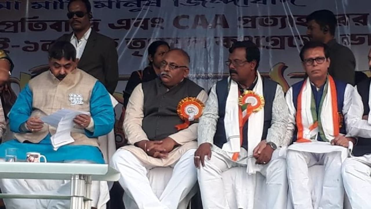 সময়ের আগেই রাজ্যে বিধানসভা ভোট, তৃণমূল নেতার মন্তব্যে জল্পনা তুঙ্গে সময়ের আগেই রাজ্যে বিধানসভা ভোট, তৃণমূল নেতার মন্তব্যে জল্পনা তুঙ্গে