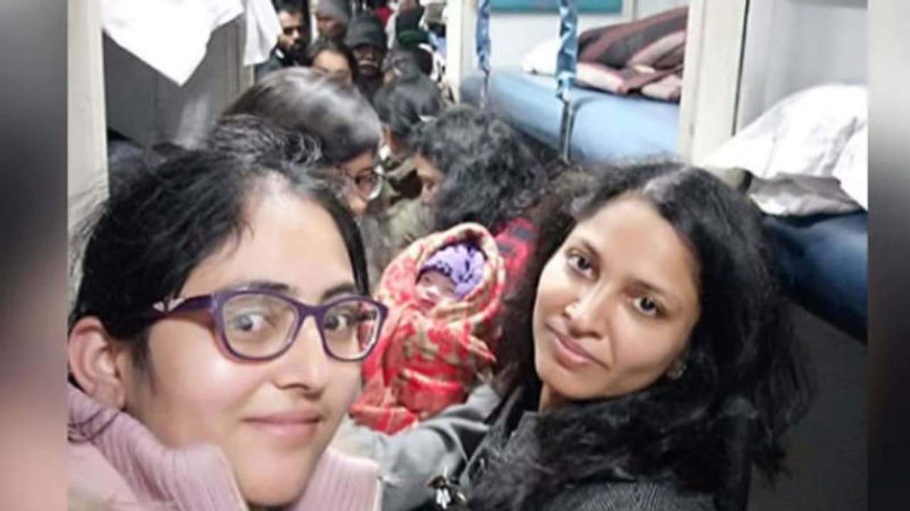 ട്രെയിനില് വച്ച് അപ്രതീക്ഷിതമായി പ്രസവവേദന; പിന്നീട് സംഭവിച്ചത്... ട്രെയിനില് വച്ച് അപ്രതീക്ഷിതമായി പ്രസവവേദന; പിന്നീട് സംഭവിച്ചത്...