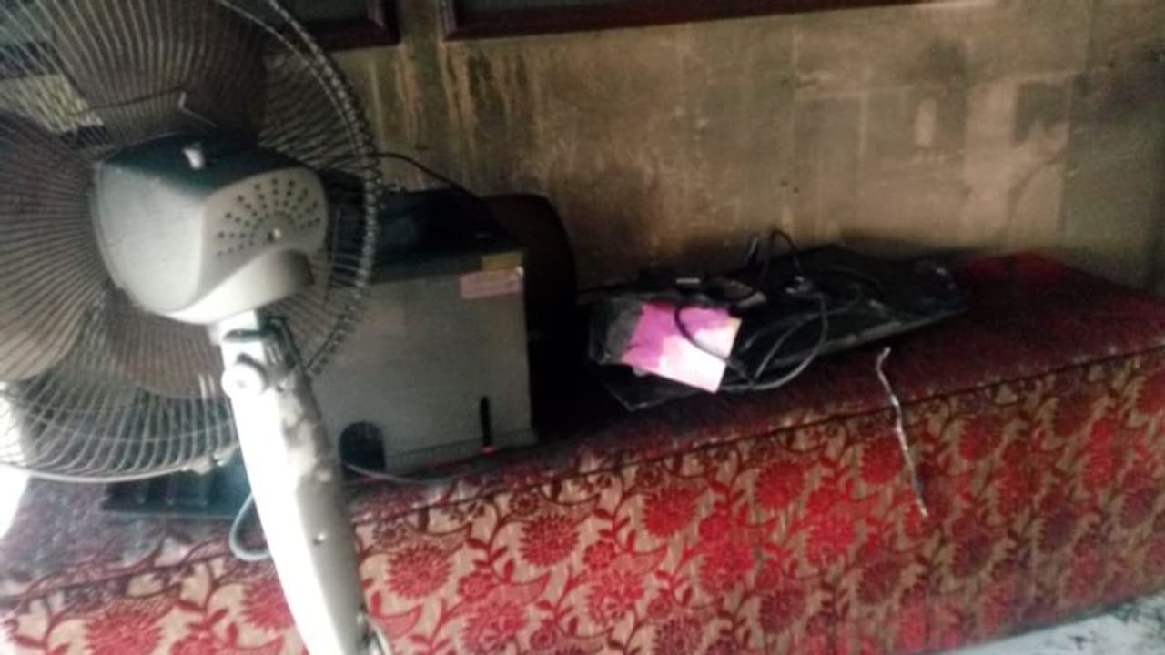 സ്വർണ്ണക്കടയിൽ തീപിടുത്തം; രണ്ട് ലക്ഷത്തോളം രൂപയുടെ നാശനഷ്ടം സ്വർണ്ണക്കടയിൽ തീപിടുത്തം; രണ്ട് ലക്ഷത്തോളം രൂപയുടെ നാശനഷ്ടം