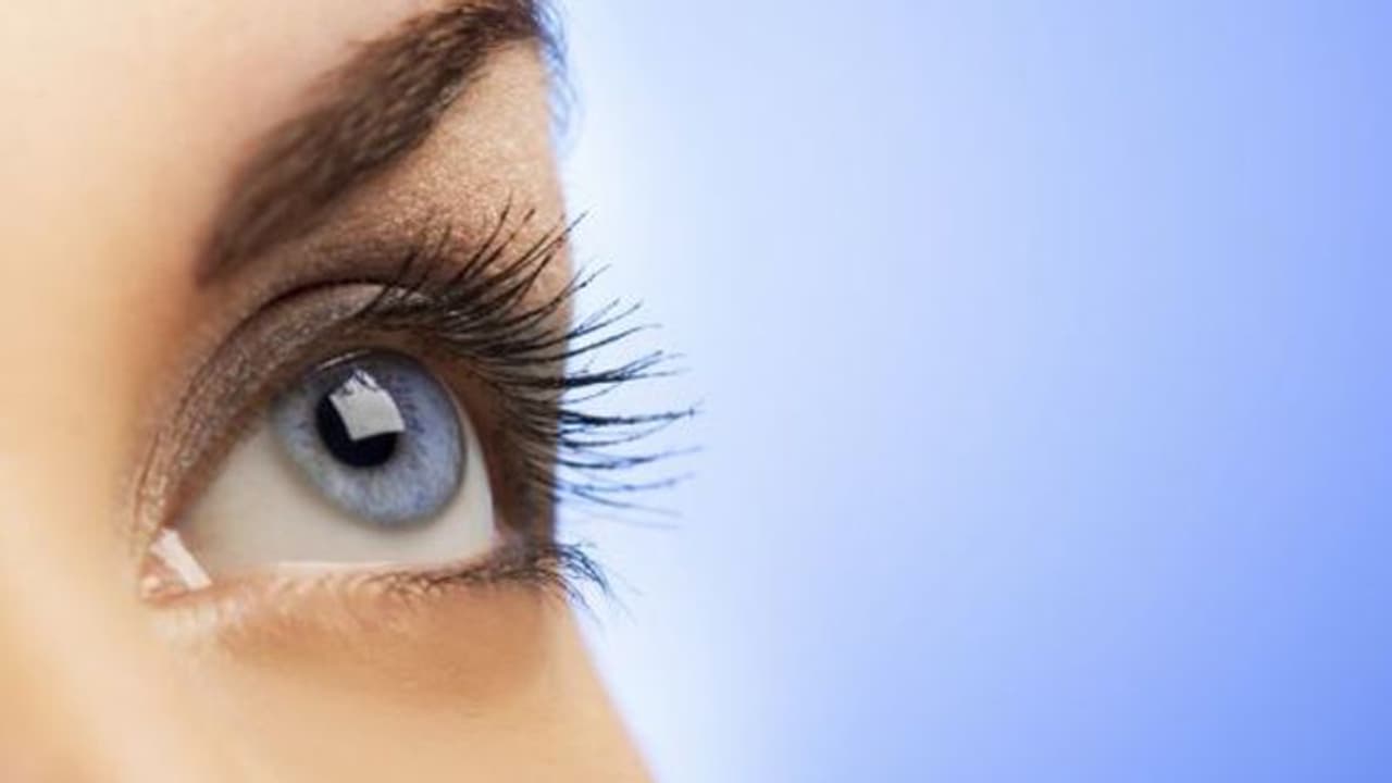 കണ്ണിന്റെ ആരോഗ്യത്തിന് ശ്രദ്ധിക്കേണ്ട 4 കാര്യങ്ങൾ കണ്ണിന്റെ ആരോഗ്യത്തിന് ശ്രദ്ധിക്കേണ്ട 4 കാര്യങ്ങൾ