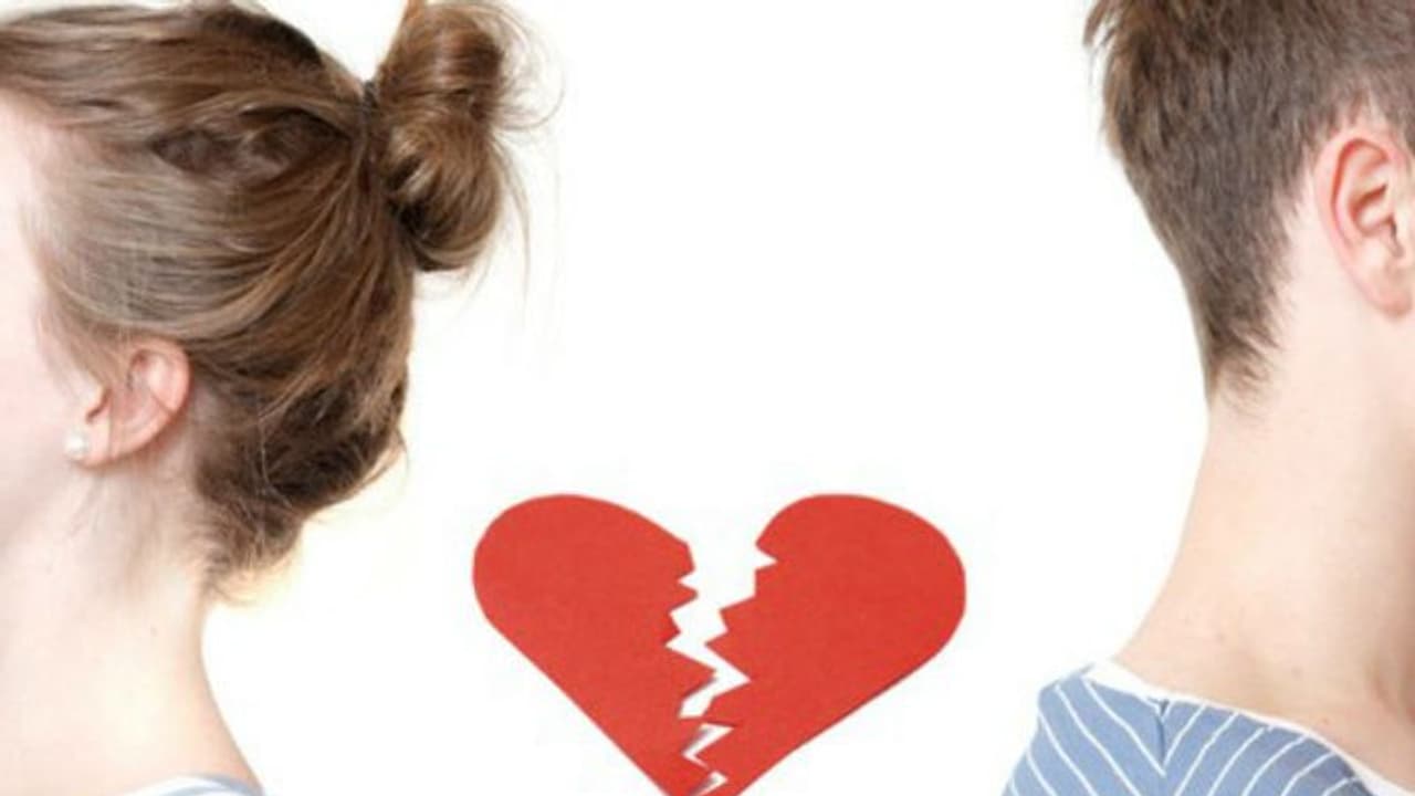 കാമുകന്/കാമുകി അപകടകാരിയാണോ? അറിയാം ഈ ഏഴ് ലക്ഷണങ്ങളിലൂടെ... കാമുകന്/കാമുകി അപകടകാരിയാണോ? അറിയാം ഈ ഏഴ് ലക്ഷണങ്ങളിലൂടെ...