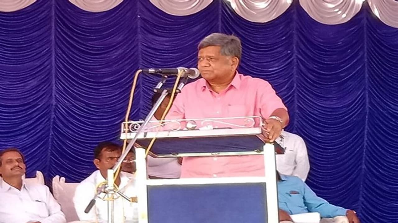 ಕನ್ನಡಿಗರು, ಮರಾಠರ ನಡುವೆ ಶಿವಸೇನೆ ಬೆಂಕಿ ಹಚ್ಚುತ್ತಿದೆ:ಶೆಟ್ಟರ್