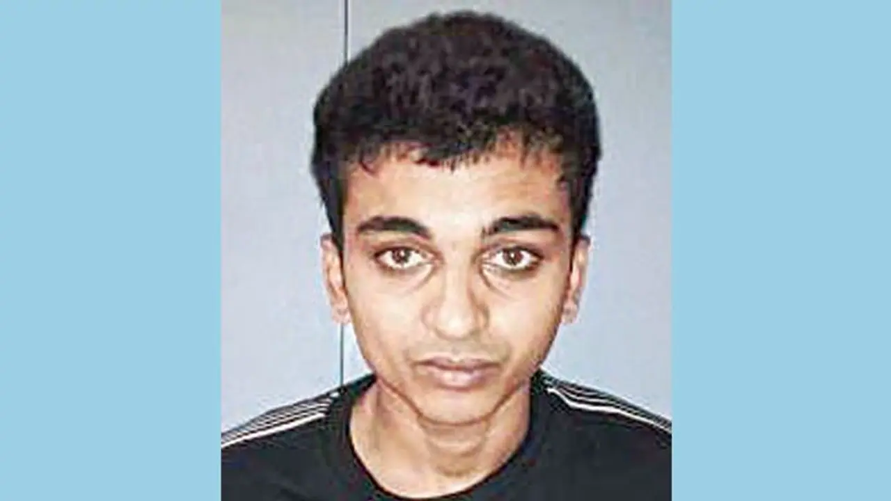 ದರೋಡೆಗಾಗಿ ಕದ್ದ ಪಿಸ್ತೂಲ್ ಹಿಡಿದು ಬಂದಿದ್ದ! ದರೋಡೆಗಾಗಿ ಕದ್ದ ಪಿಸ್ತೂಲ್ ಹಿಡಿದು ಬಂದಿದ್ದ!